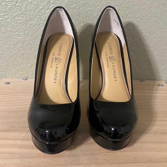 Chinese Laundry Black Patent Platform Pumps 8 - Picture 2 of 8